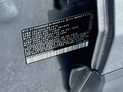 Certified 2024 Volkswagen Taos SE FWD image 37