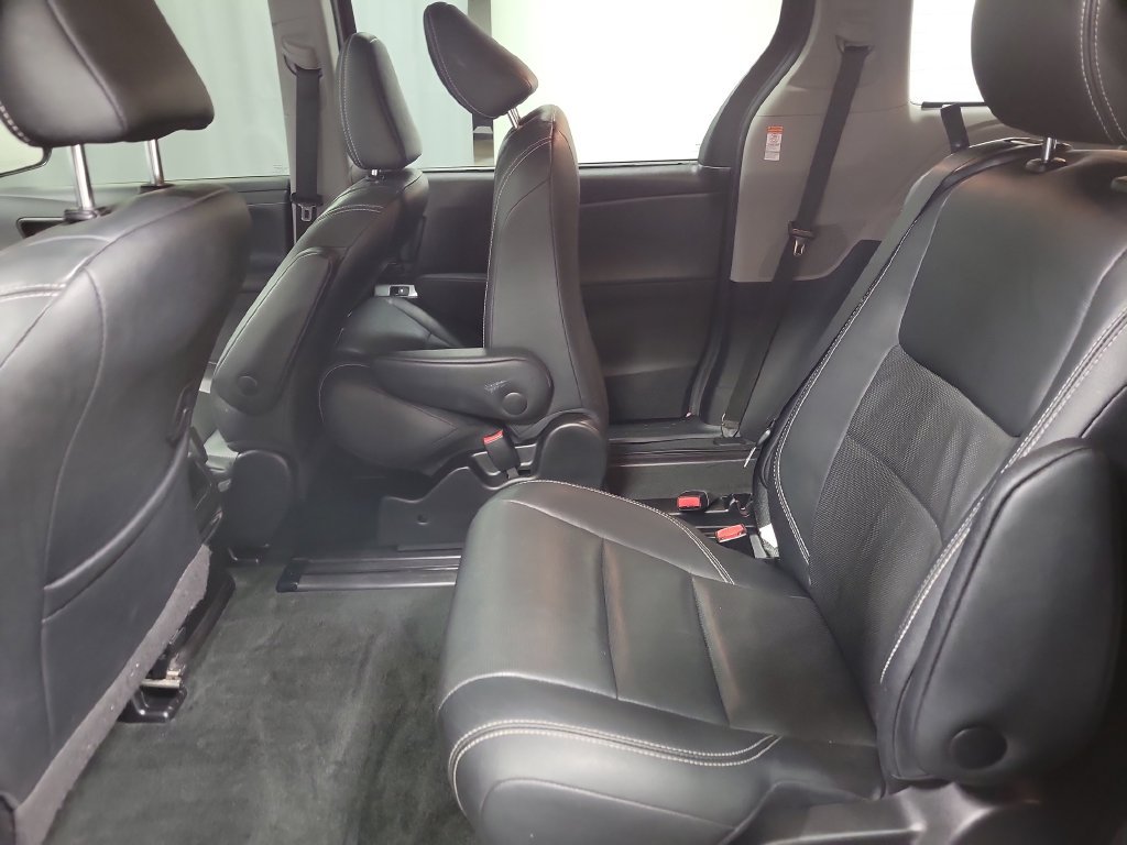 Used 2015 Toyota Sienna SE FWD image 30