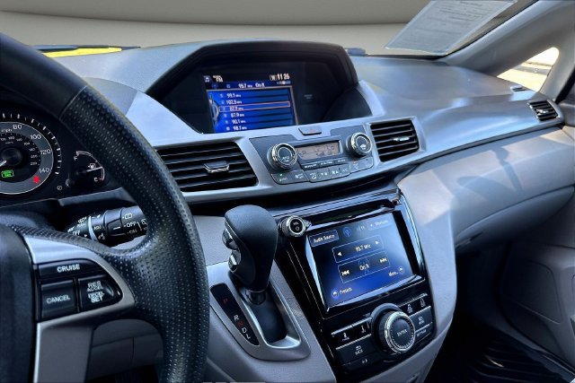 Used 2016 Honda Odyssey SE image 11