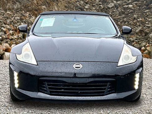 Used 2014 Nissan 370Z Touring w/ Sport Package RWD image 3