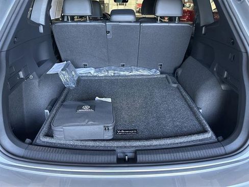 Certified 2022 Volkswagen Tiguan SE R-Line image 23