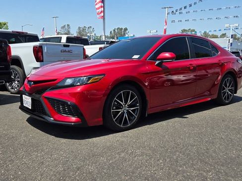 Used 2023 Toyota Camry SE FWD image 8
