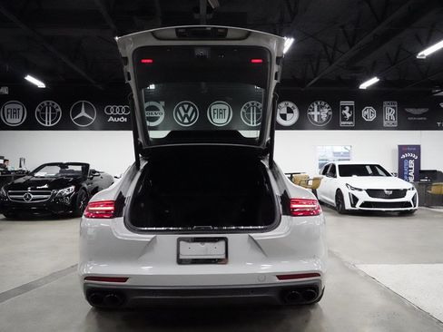 Used 2019 Porsche Panamera RWD image 23
