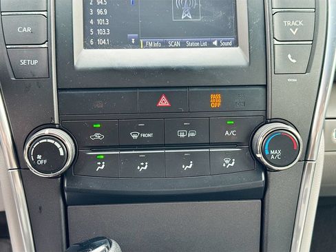 Used 2015 Toyota Camry LE FWD image 16
