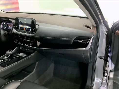 Used 2023 Nissan Rogue SL w/ SL Premium Package image 22