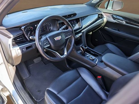 Certified 2025 Cadillac XT6 Premium Luxury AWD/4WD image 9