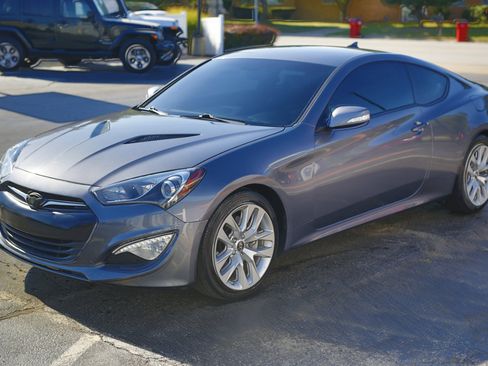 Used 2016 Hyundai Genesis 3.8 image 3
