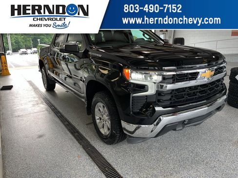 Used 2025 Chevrolet Silverado 1500 LT RWD image 1