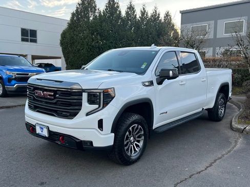 Used 2022 GMC Sierra 1500 AT4 w/ AT4 Premium Package image 3