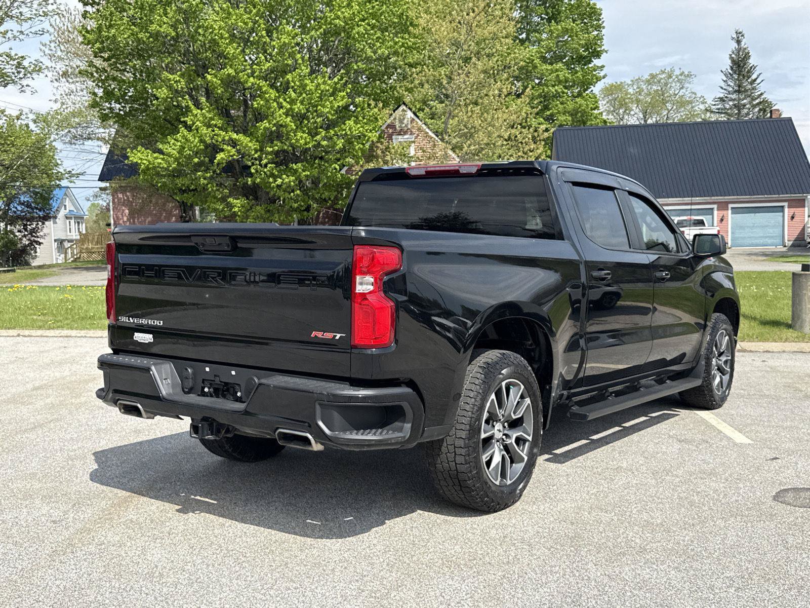 Used 2024 Chevrolet Silverado 1500 RST w/ Z71 Off-Road Package AWD/4WD image 8