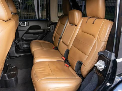 Used 2021 Jeep Wrangler Unlimited Sahara AWD/4WD image 13