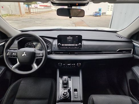 Used 2022 Mitsubishi Outlander ES image 17