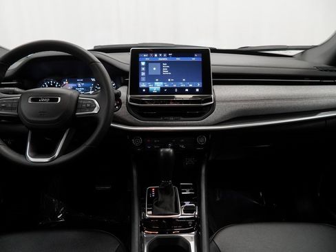 Certified 2024 Jeep Compass Latitude image 27