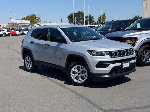 Used 2025 Jeep Compass Sport AWD/4WD image 2