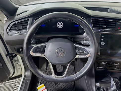 Used 2023 Volkswagen Tiguan SE w/ Panoramic Sunroof Package AWD/4WD image 12