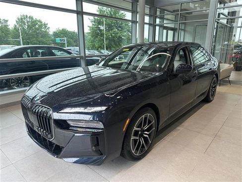 New 2025 BMW 760i xDrive w/ Executive Package image 3