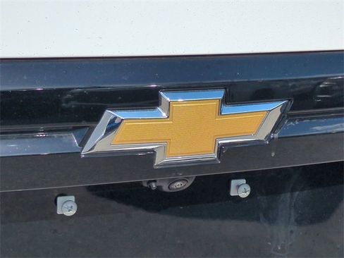 Used 2025 Chevrolet Traverse LT w/ Sun and Wheel Package image 13