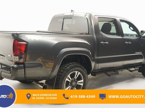 Used 2019 Toyota Tacoma TRD Sport image 6