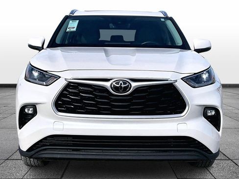 Used 2021 Toyota Highlander XLE image 3