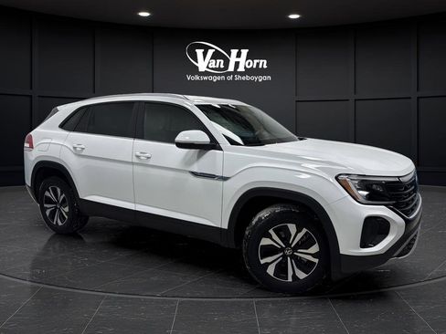 Used 2025 Volkswagen Atlas Cross Sport SE image 1