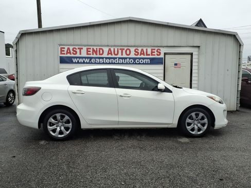 Used 2013 MAZDA MAZDA3 i SV FWD image 2