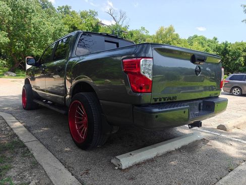 Used 2019 Nissan Titan SV w/ SV Convenience Package RWD image 10