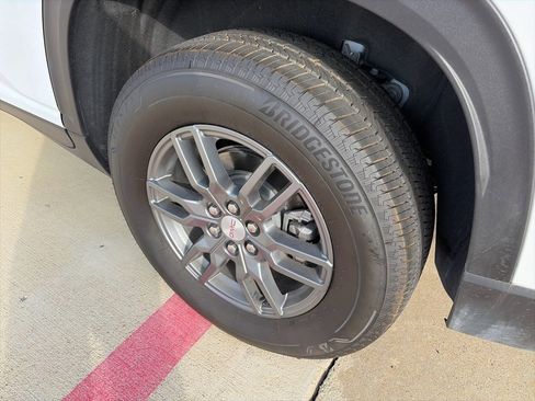 Used 2025 GMC Acadia Elevation image 8