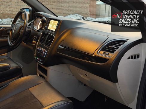 Used 2019 Dodge Grand Caravan SXT image 32
