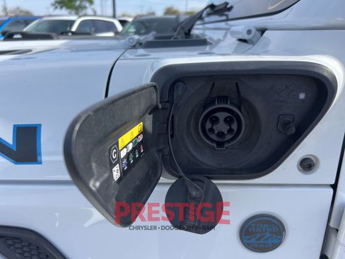 Used 2023 Jeep Wrangler Unlimited Rubicon 4xe AWD/4WD image 13