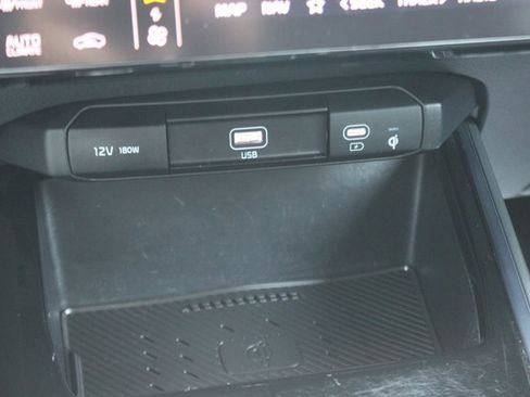 Used 2023 Kia Niro EX image 8