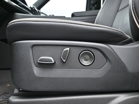 Used 2023 Cadillac Escalade Premium Luxury w/ Performance Package image 14