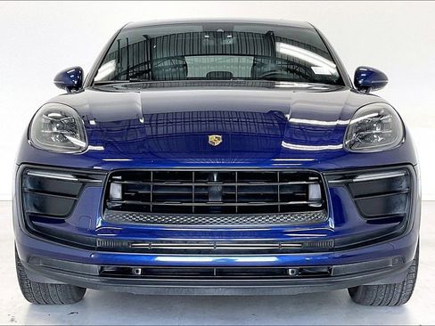 Used 2022 Porsche Macan AWD/4WD image 3
