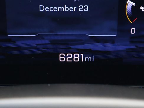 Used 2025 Chevrolet Suburban High Country image 33