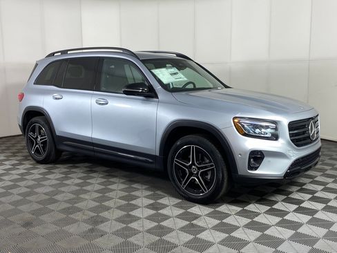 New 2026 Mercedes-Benz GLB 250 4MATIC image 7