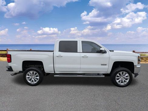 Used 2018 Chevrolet Silverado 1500 LT w/ Texas Edition image 9