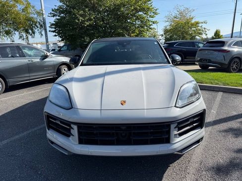 Used 2024 Porsche Cayenne Coupe AWD/4WD image 2