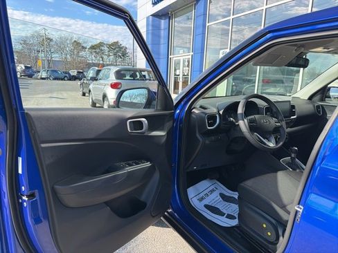 Used 2025 Hyundai Venue SE image 9