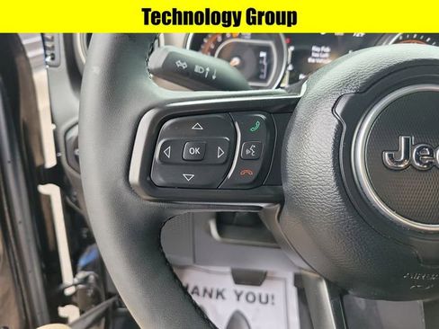 Used 2023 Jeep Gladiator Sport AWD/4WD image 11