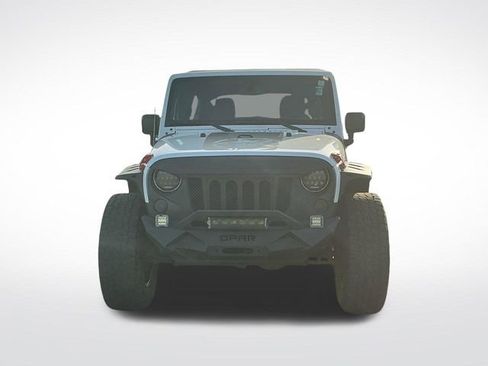 Used 2016 Jeep Wrangler Unlimited Sahara w/ Max Tow Package AWD/4WD image 9