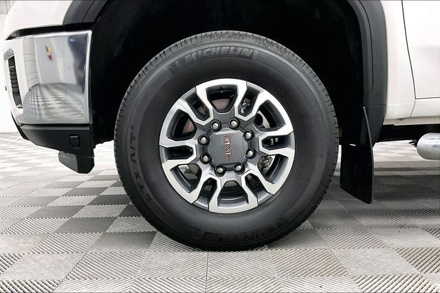 Used 2022 GMC Sierra 3500 SLE w/ SLE Convenience Package AWD/4WD image 9