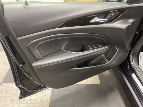 Used 2019 Buick Regal Preferred image 10