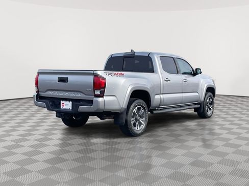 Used 2018 Toyota Tacoma TRD Sport image 7
