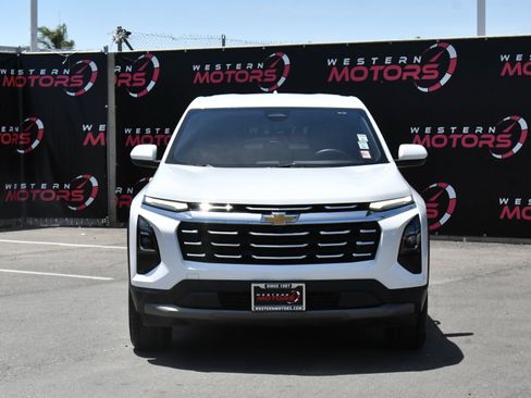 Used 2025 Chevrolet Equinox LT FWD image 2