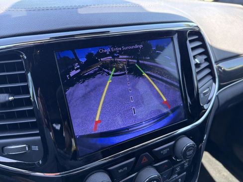 Used 2019 Jeep Grand Cherokee Overland AWD/4WD image 27