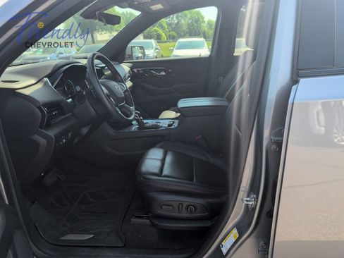 Used 2023 Chevrolet Traverse RS w/ LPO, Floor Liner Package AWD/4WD image 6