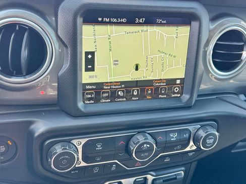 Used 2022 Jeep Wrangler Unlimited Sahara image 22