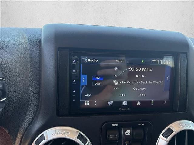 Used 2018 Jeep Wrangler Unlimited Sahara w/ Connectivity Group AWD/4WD image 13