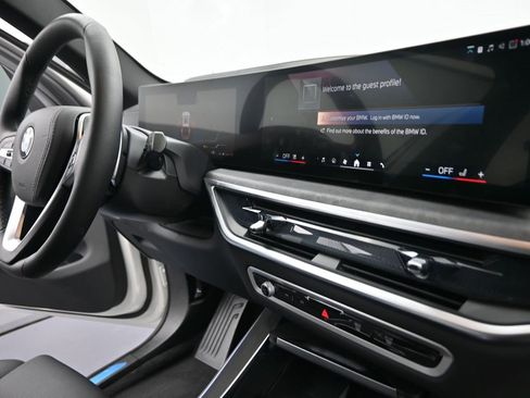 New 2025 BMW X5 xDrive40i w/ Parking Assistance Package image 24