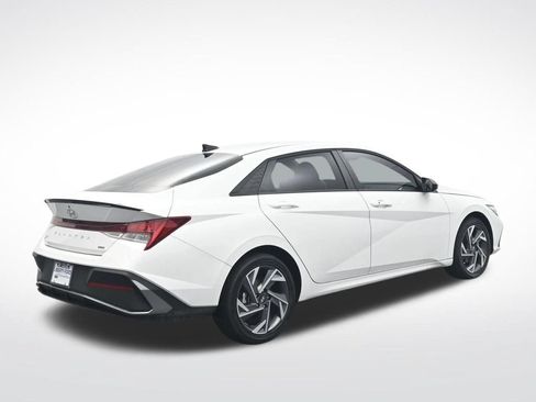 Used 2025 Hyundai Elantra SEL FWD image 6