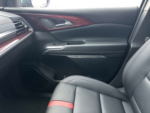 Used 2025 Chevrolet Traverse RS FWD image 23